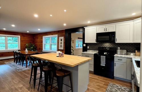 Bartlett Cabin | Luxury log cabin in Bartlett, perfect for family or friends in the White Mtns