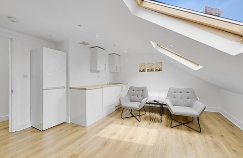 Plaistow South House | Luxury London 8 bedroom Near Excel London