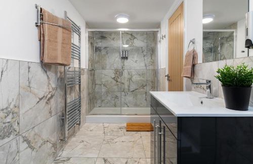 Leeds Apartment | Luxury Lower-Level One Bed Apt