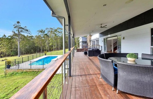 Mandalong Villa | Luxury Mandalong Mansion with Pool & Spa