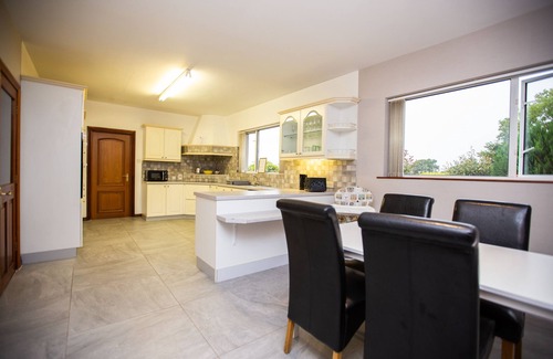 Lisburn House | Luxury Manor, 5*HotTub, 20min belfast city centre