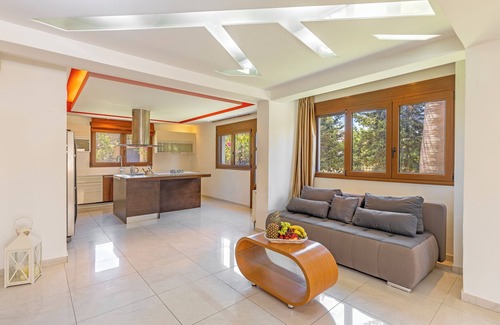 Ialyssos Villa | Luxury mansion in Rhodes, accommodating up to 12 guests!