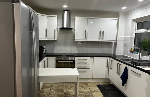 Eastbrook House | Luxury Mansion – Spacious & PrivatenMinutes from Elm Park & Hornchurch stations