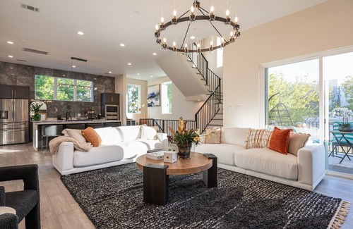 Washington Ave./ Memorial Park House | Luxury Midterm & Long Stays 30+ Nights Downtown