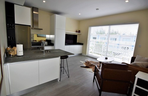 Seven Mile Beach Apartment | Luxury Modern 1BR Apt near 7Mile Beach