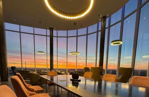 Canary Wharf Apartment | Luxury Modern 2 Bed Flat with Balcony and City View - Canary Wharf City Center