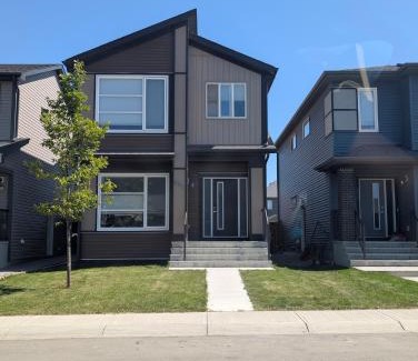 Airdrie Apartment | Luxury Modern 2-Bedroom Suite