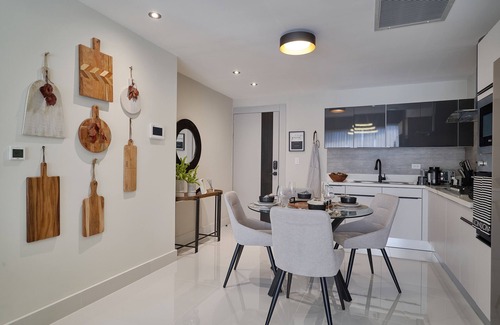 Downtown Santo Domingo Apartment | Luxury Modern Apt w/Balcony+Skyline Views+Pool+Gym