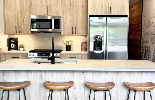 Silverthorne Condo | Luxury modern | Central Ski | No stairs | EV!