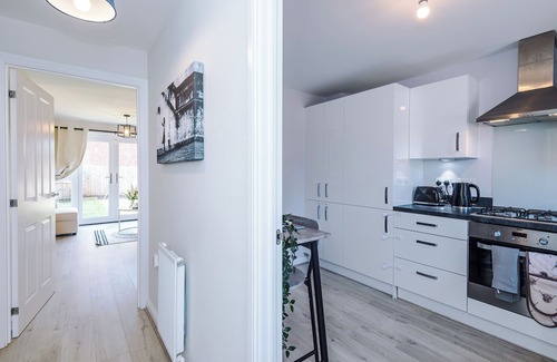 Speke Boat Rental | Luxury & Modern Equipped Liverpool 3 Bedroom House WParking Sleeps 9 Max