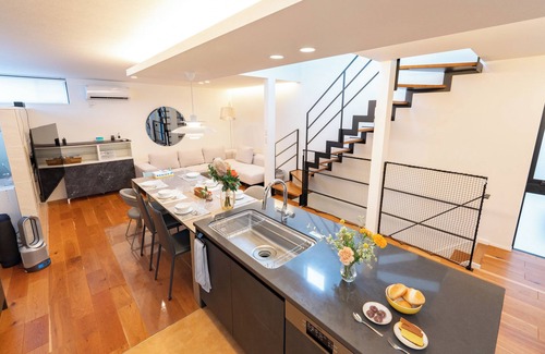 Setagaya House | Luxury Modern House Let's travel as if you were living in a 130 square meter newly built house. 7 minutes to Shibuya without transfers/Accommodates up to 8 people