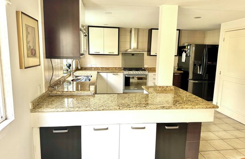 Guadalupe Inn House | Luxury modern house: For families, with garden in an exclusive and secure community.