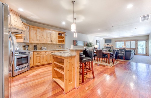 Government Camp Condo | Luxury Mt. Hood condo w/shared pool/hot tub, private balcony + skiing access
