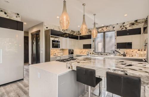 Homestead House | Luxury Mtn Home With A Sauna And Speakeasy Near To Red Rocks