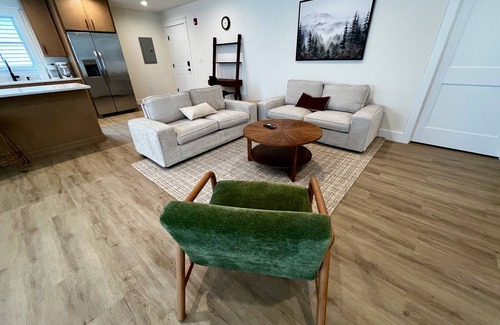 Montgomery Apartment | Luxury New 1BR 950 sq ft apartment. Sleeps 4. Stocked Kitchen, 2 Tvs, Parking.