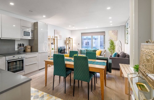 North Kensington Condo | Luxury Notting Hill on Canal at City of Westminster beside portobello market