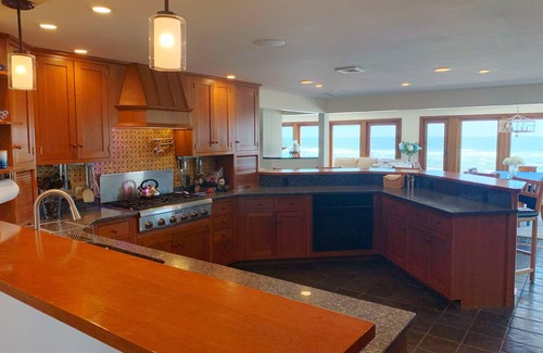 Newbury House | Luxury Oceanfront 6BR - 4 King, 4.5 BA, Elevator, 3 Decks & Hot Tub