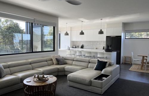 Inverloch House | Luxury on Bayview Wifi Linen included
