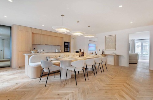 8th Arrondissement Apartment | LUXURY PARISIAN RETREAT:ELEGANT 4-BEDROOM APARTMENT IN MADELEINE DISTRICT-180SQM
