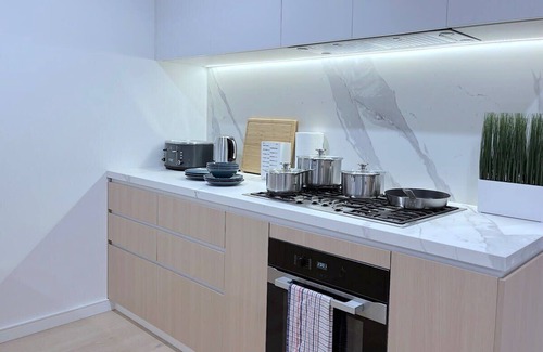 Port Melbourne House | Luxury Parkside 4-level Townhouse 75'TV *Parking