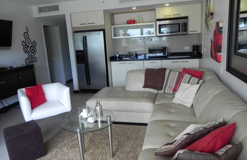 Oranjestad-West Apartment | Luxury Patio in Oceania Residences with view to Eagle Beach.