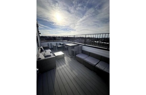 Kingman Park Apartment | Luxury Penthouse Condo+Rooftop+Private Parking+3BD
