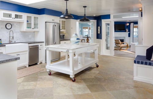 South Oceanside Condo | Luxury Penthouse Condo, Sunroom with Ocean Views – 20 STEPS TO THE OCEAN!