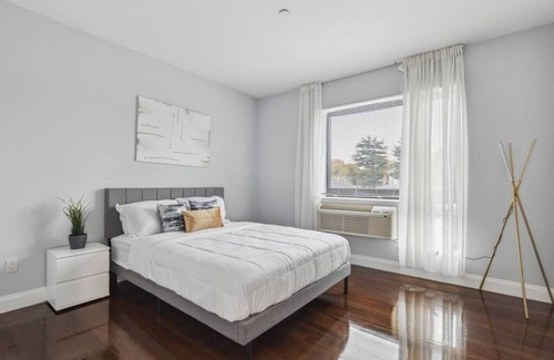 Southeast Yonkers Apartment | Luxury Penthouse Suite NYC! Parking+Gym+GameRoom!