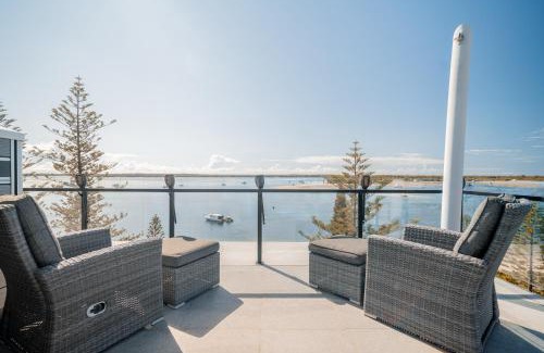 Biggera Waters Apartment | Luxury Penthouse w Hot Tub Views