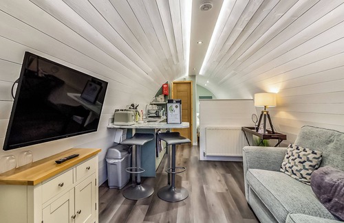 Gunthorpe Cottage | Luxury pod, perfect for two people seeking a romantic and relaxing break.
