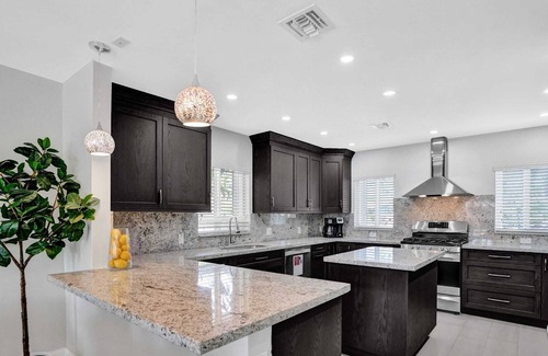 Pompano Isles House | Luxury Pompano Palace Pool And Private Yacht Dock