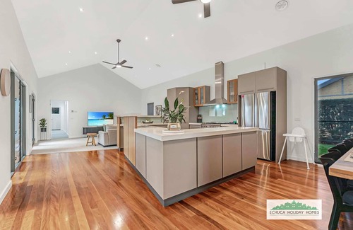 Moama House | Luxury Pool Villa | Murray River | 4BR
