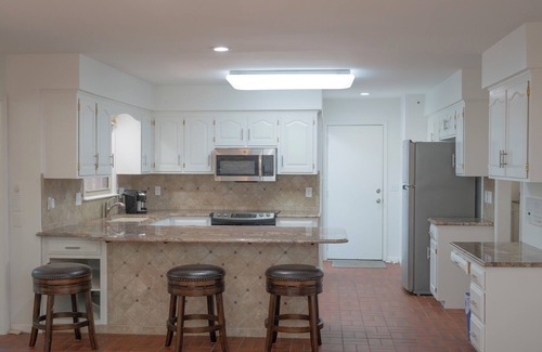 Overland Park House | Luxury Premium Beds Near Johnson County Community College, Overland Park