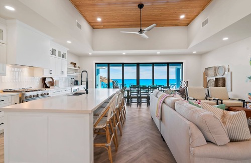 Farmer's Hill Villa | Luxury Private Beachfront Villa w/Infinity Pool in The Bahamas for 14 people