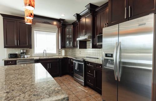 Regional District of Nanaimo House | Luxury Rainbow House, Private with Pool Table, and Oceanview