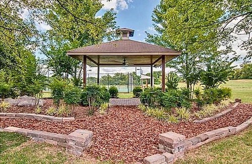 Hermitage House | Luxury Ranch on Kenny Rogers’ Former Estate – Pool, Trails, Animals & Firepit
