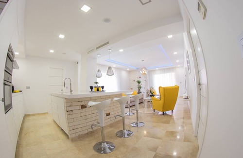 Torrequebrada Apartment | Luxury recently renovated 100 sq.m. sea view apartment with pool