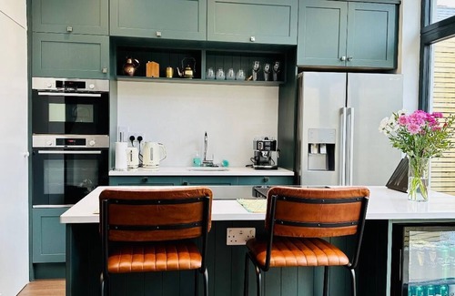 Portobello House | 💚Luxury Redbrick Townhouse, Best area of Dublin city, Parking, Laundry, Patio