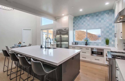 El Cajon House | Luxury Resort Home with Pool & Golf Simulator