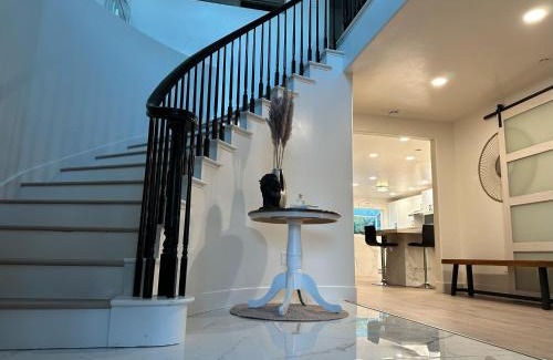 Lakeside Villa | Luxury Resort POOL/SPA/Golf/Grill/Games/Sleep 40+