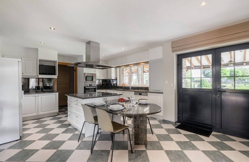 Alken House | Luxury Retreat with furry friends