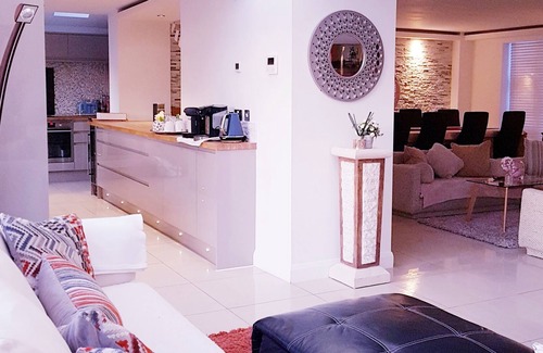 Barry House | Luxury Rooms or Entire Home. Barry,Cardiff
