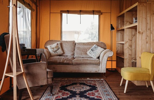 Chittering Apartment | Luxury Safari Tent Lodge with Wood Fired Hot Tub