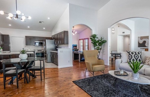Paradise Park Vista Villa | Luxury Scottsdale Home W/pool and Hot Tub!