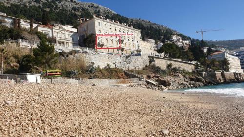 Ploce Apartment | Luxury Seafront Apartment Banje