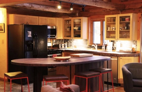 Catskill Cabin | Luxury secluded Catskill log cabin on creek-ski hike great restaurants mins away