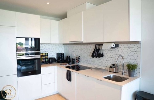 Coombe Hill Apartment | Luxury serviced apartment in heart of Wimbledon