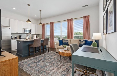Victorian Village Apartment | Luxury Short North Flat | Free Secure Parking