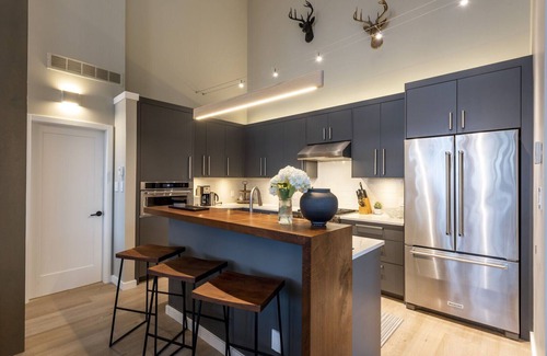 Whistler Apartment | Luxury | Ski-in/out | Private Hot Tub | BBQ