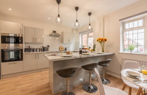 Portswood House | Luxury Southampton house with garden and parking